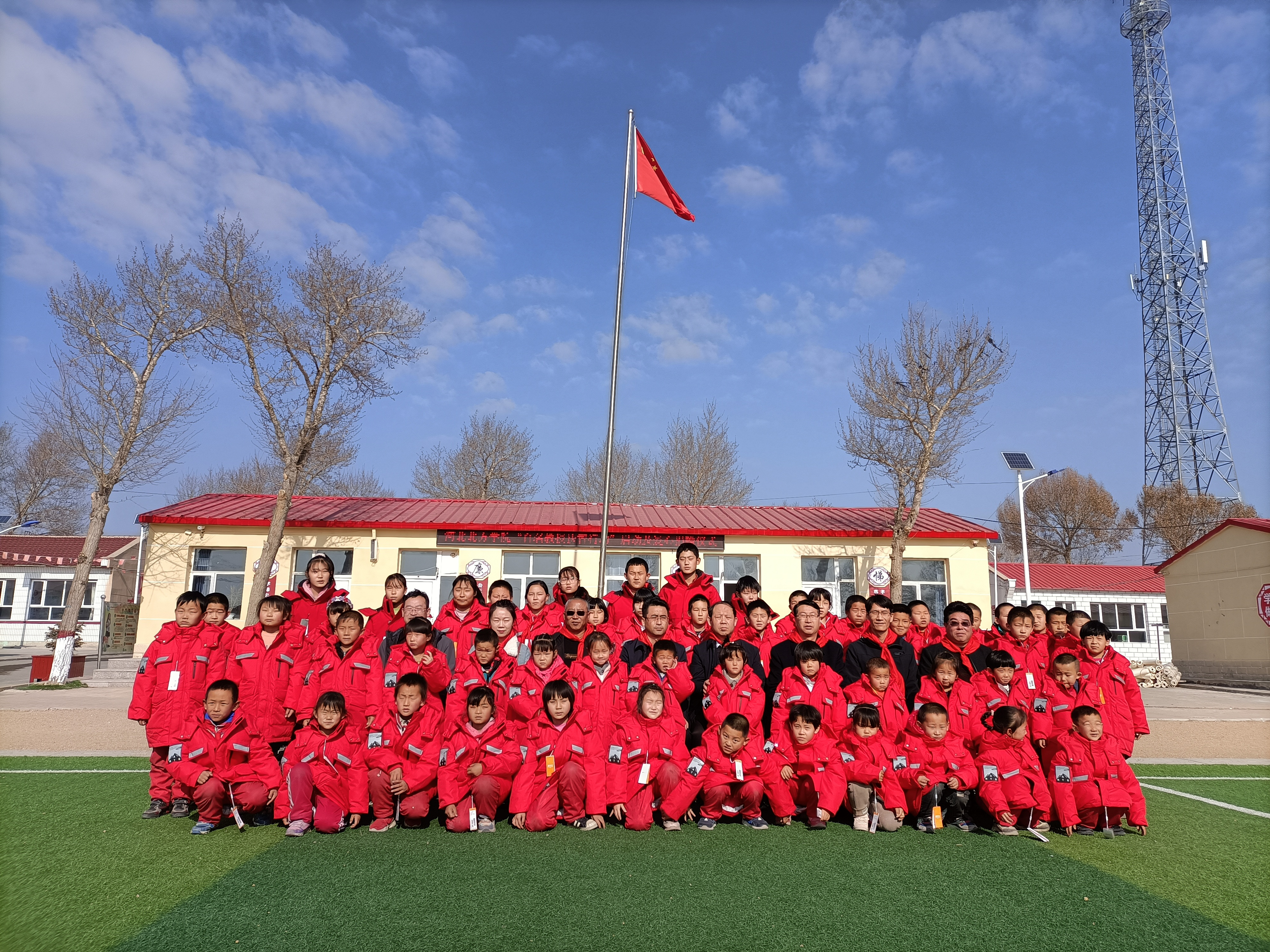 镇中心小学合影.jpg